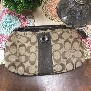 Coach Clutch 👜 excellent condition, never used!